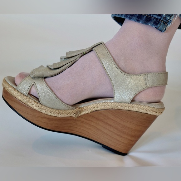 ‘Wonders’ wedge heel sandal - Picture 3 of 10